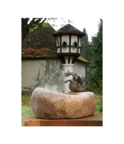 Rottenecker Bronze-Drache Drusilla Klein, Wasserspeiend