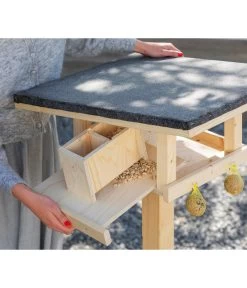 Dehner Natura Futterhaus Karwendel, Natur, Inkl. Ständer, Ca. B84,3/H127,2/T84,3 Cm -Garten & Außenbereich 6622872 6622898 6622906 6622922 WE MO 013 NVHRofanKarwendel